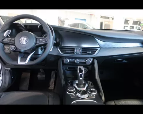 Alfa Romeo Giulia 2016 12
