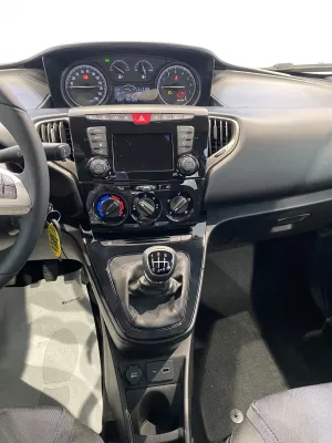 Lancia Ypsilon Hybrid 9