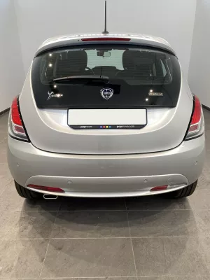 Lancia Ypsilon Hybrid 5