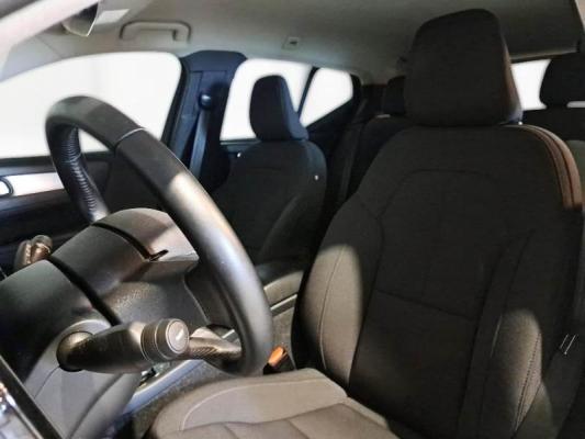 Volvo XC40 10