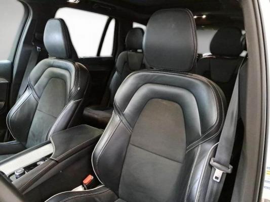 Volvo XC90  11