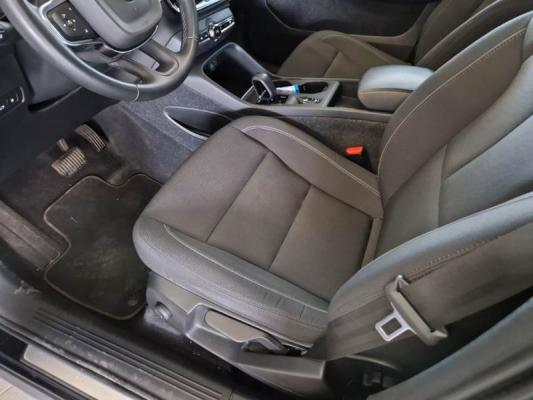 Volvo XC40  11