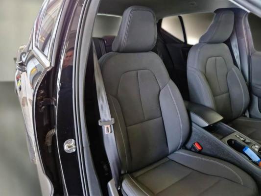 Volvo XC40  12