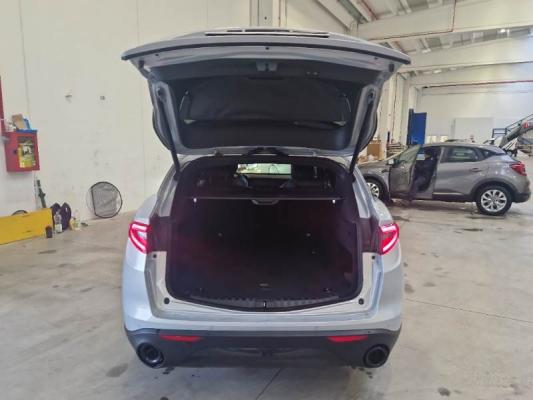 Alfa Romeo Stelvio 4