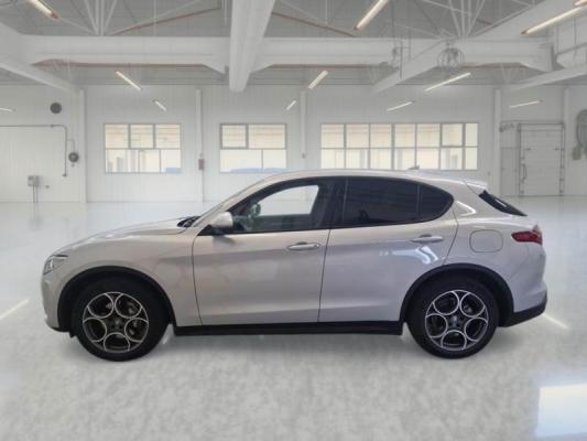 Alfa Romeo Stelvio 7