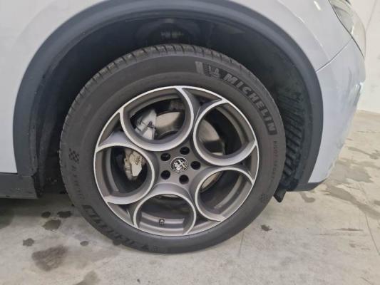 Alfa Romeo Stelvio 16