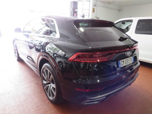 Audi Q8 1