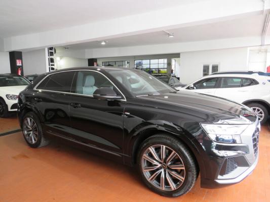 Audi Q8 4