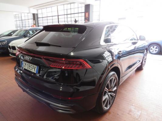 Audi Q8 5