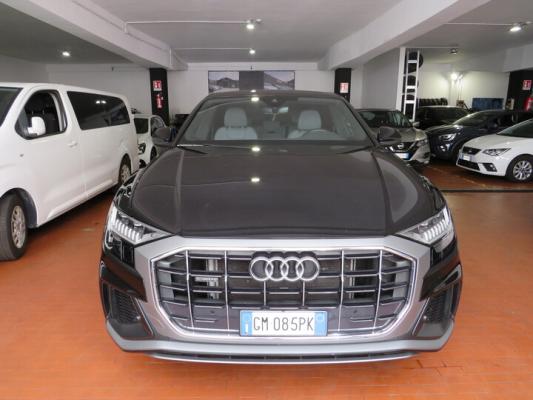 Audi Q8 6