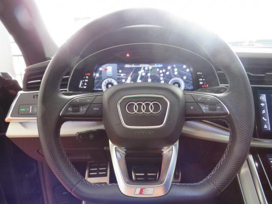 Audi Q8 10