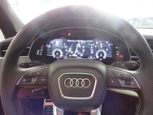 Audi Q8 11