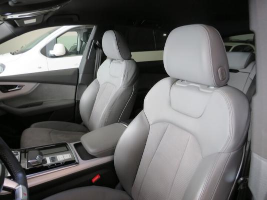 Audi Q8 20