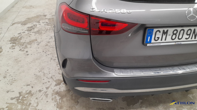 Mercedes GLA          H247 38