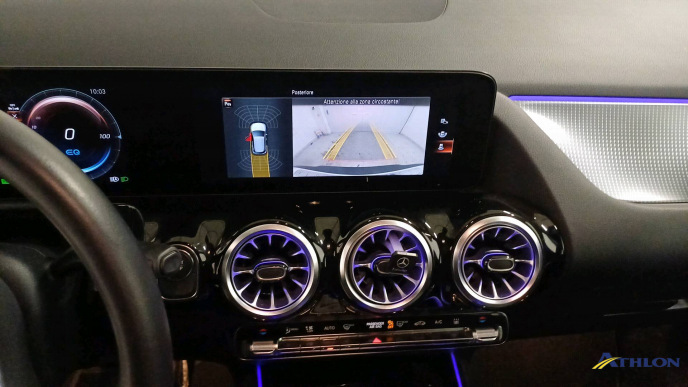 Mercedes EQA 8