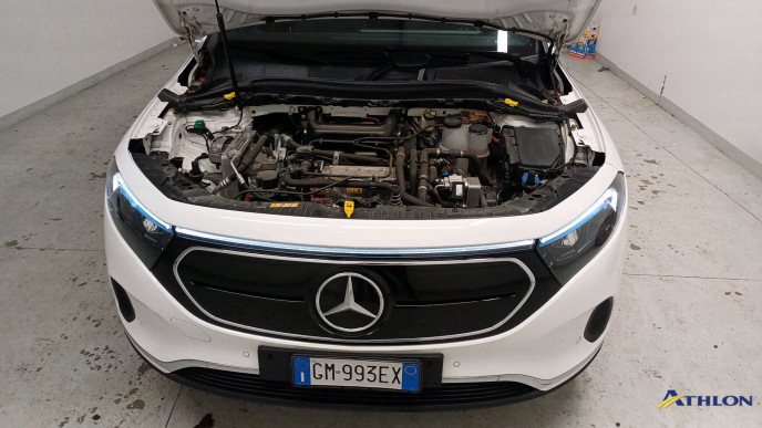 Mercedes EQA 13