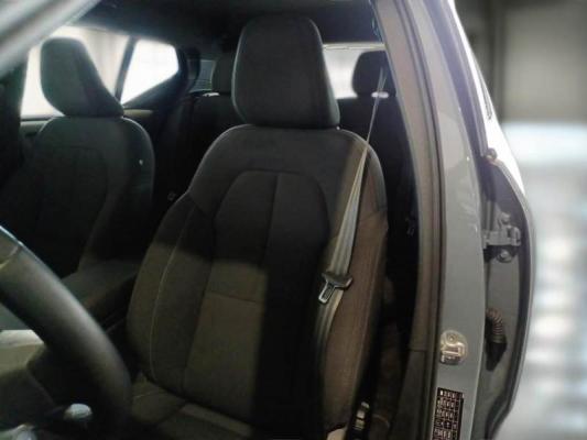 Volvo XC40  10