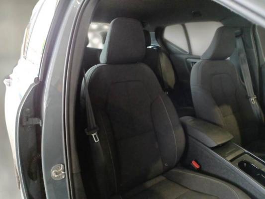 Volvo XC40  12